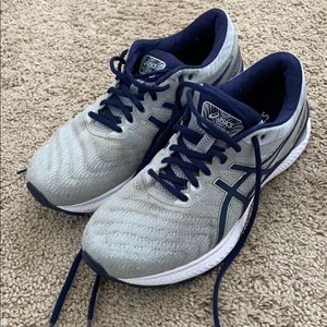 ASICS Gel Nimbus 22 running shoes